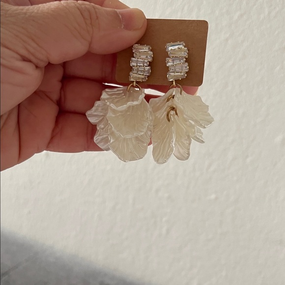 Jewelry - Elegant Cream Leaf Drop Earrings